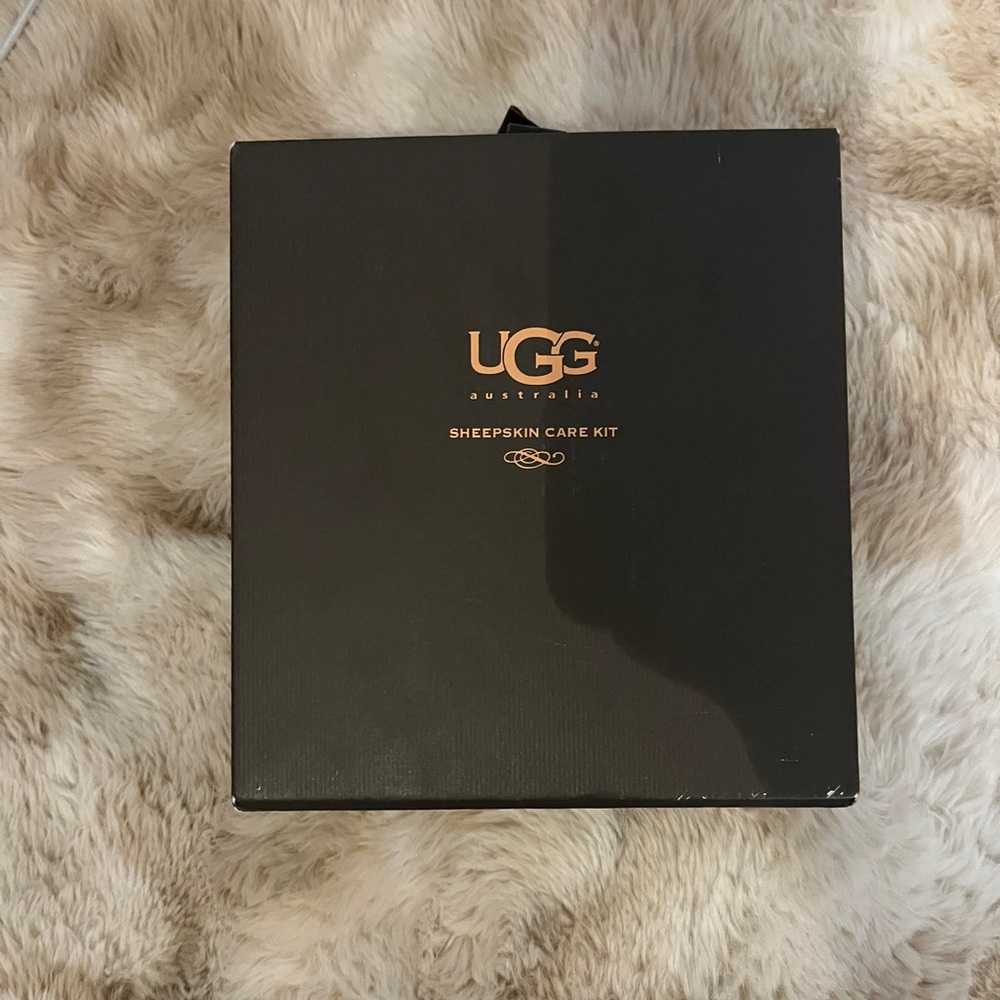 UGG Sheepskin Care Kit in Black Box